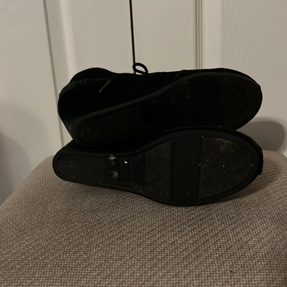 TOMS black wedges. Size 8 - Picture 6 of 6